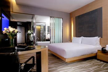 Deluxe Room, at The Longemont Shanghai