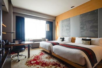 Club Twin Room, at The Longemont Shanghai