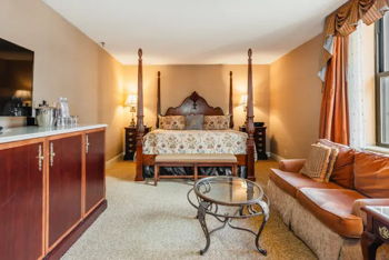 Executive King Suite, at The Saint Paul Hotel