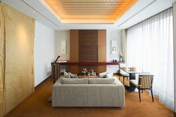Premier Room, 2 Twin Beds, at The Peninsula Tokyo