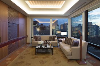 Deluxe Suite, 2 Twin Beds, at The Peninsula Tokyo