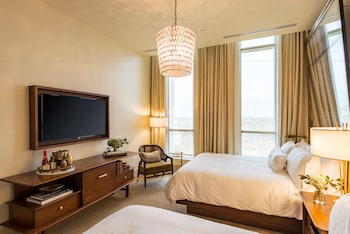 Signature Queens, at The Dewberry Charleston