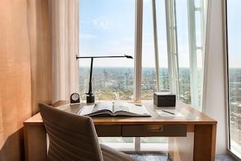 Premier City View Room, 2 Twin, at Shangri-La The Shard, London