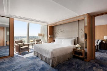 Premier Shard Suite, at Shangri-La The Shard, London