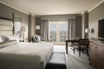Premier, Guest room, 1 King, High floor, Balcony, at The Ritz-Carlton, St. Louis