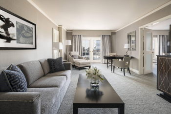 Club level, 1 Bedroom Executive Suite, 1 King, Bathrooms: 1.5, High floor, Balcony, at The Ritz-Carlton, St. Louis