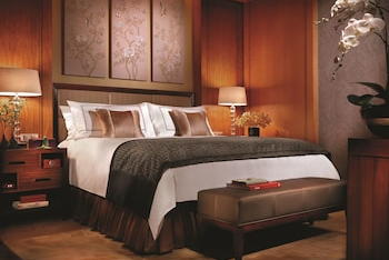 Garden View Room, King, at Four Seasons Hangzhou at West Lake