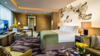 Club Grand Room, 1 King Bed, City View, at Four Seasons Hotel Shenzhen