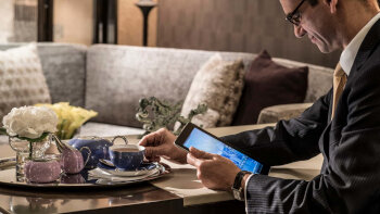 Grand Four Seasons Room, 1 King Bed, Garden View, at Four Seasons Hotel Shenzhen