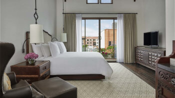 Deluxe Room, 1 Queen Bed, Street View, at Four Seasons Hotel Casa Medina Bogota