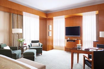 Premier City-View Room, at Four Seasons Hotel Mumbai