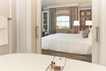 Deluxe King, at Hotel Bennett Charleston