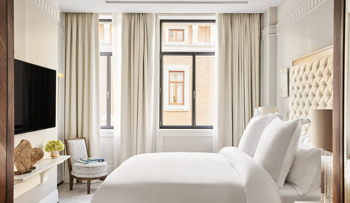 Four Seasons Executive Suite, 1 King, at Four Seasons Hotel, Madrid