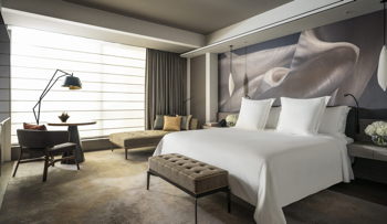 Superior Room City View, 1 King, at Four Seasons Hotel Tokyo at Otemachi