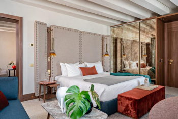 Executive Suite, River View, at Ca