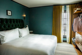 ADA Accessible Atelier Select King Accessible, at Emeline