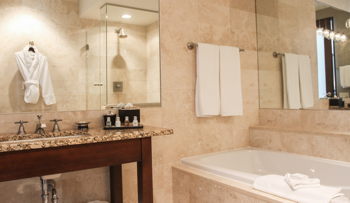 Guest room, 1 King, High floor, at Hotel Ivy, a Luxury Collection Hotel, Minneapolis