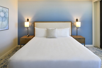Standard Waikiki View, One Queen Bed, at Halepuna Waikiki by Halekulani