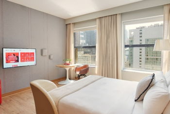 Chamber King City View, at Virgin Hotels Chicago