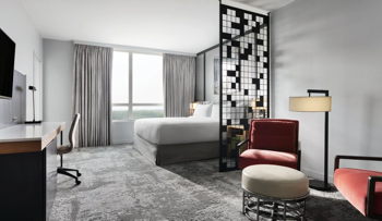 Executive King Suite, at Loews Chicago O