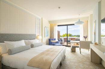 Deluxe Mediterrani with Hot Tub, Terrace and Sea View, at Eurostars Sitges
