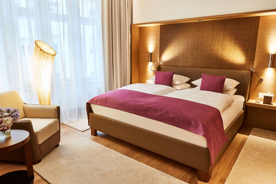 Grand Deluxe Room, at Hotel Vier Jahreszeiten Kempinski Munich