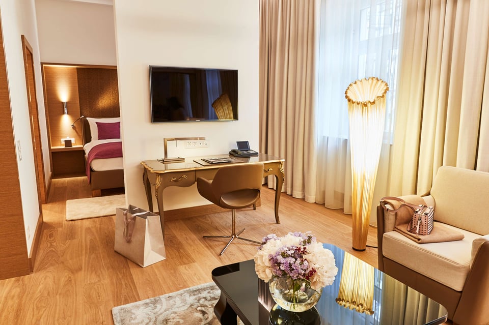 Deluxe Junior Suite, at Hotel Vier Jahreszeiten Kempinski Munich