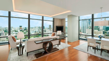 1 King Bed, Golf Course View, High Floor, Astor Suite, at The St. Regis Bangkok
