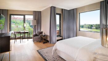 1 King Bed, Wawel Castle View, Vistula River View, Club Lounge Access, Royal Wawel Suite, at Sheraton Grand Krakow