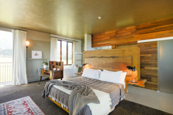 Hapuku Room, at Hapuku Lodge & Tree Houses