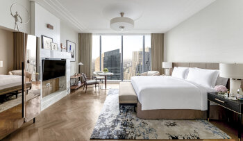 Deluxe Skyline Room King, at The Langham, Jakarta