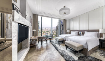 Deluxe Cityscape Room Twin Beds, at The Langham, Jakarta