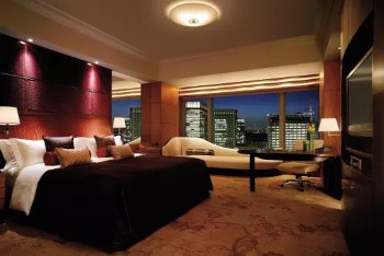 Horizon Club Deluxe Imperial Garden View Room King, at Shangri-La Tokyo