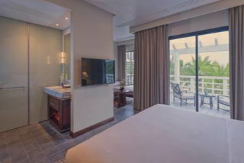 Deluxe River King, at Azerai La Residence, Hue