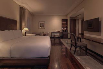 Deluxe King, at Azerai La Residence, Hue