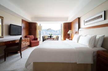 Deluxe Harbour View Room, King, at Kowloon Shangri-La, Hong Kong