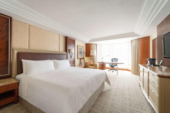 Horizon Club Harbour View Room, King, at Kowloon Shangri-La, Hong Kong