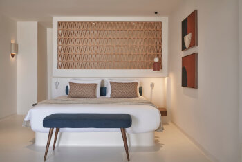 Element Suite, at Andronis Minois