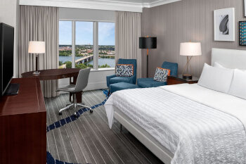 Superior King, Guest room, 1 King, River view, at Le Meridien Arlington