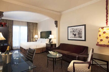 Deluxe Parlor King, at Hotel ZaZa Dallas