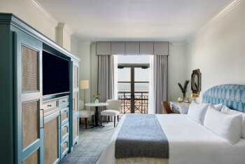 Deluxe King Balconette, at HarbourView Inn