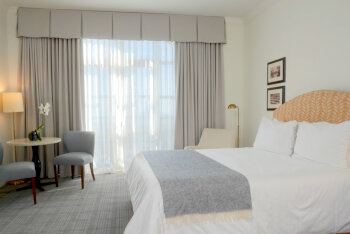 Traditional One Queen, at HarbourView Inn