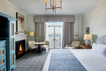 Premium King Balcony, at HarbourView Inn