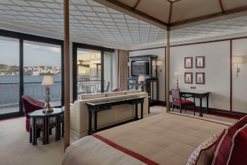 Deluxe Cragan Bosphorus View Room, King, at Ciragan Palace Kempinski Istanbul