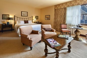 Superior Room, King Bed, at Hotel Granduca Houston