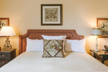 Traditional Granduca Suite - King or 2 Full Beds, at Hotel Granduca Houston