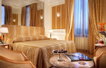 Junior Suite Sea View, at Royal Hotel Sanremo