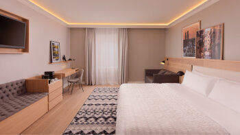 Premium Deluxe, Guest room, 1 King, at Le Meridien Barcelona