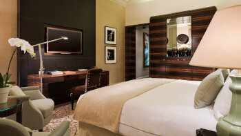 1 Queen Bed, Art Deco Guest Room, at Prince de Galles Hotel