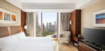 Grand Tower Executive Room - 2 Twin Beds, at Pudong Shangri-La Shanghai